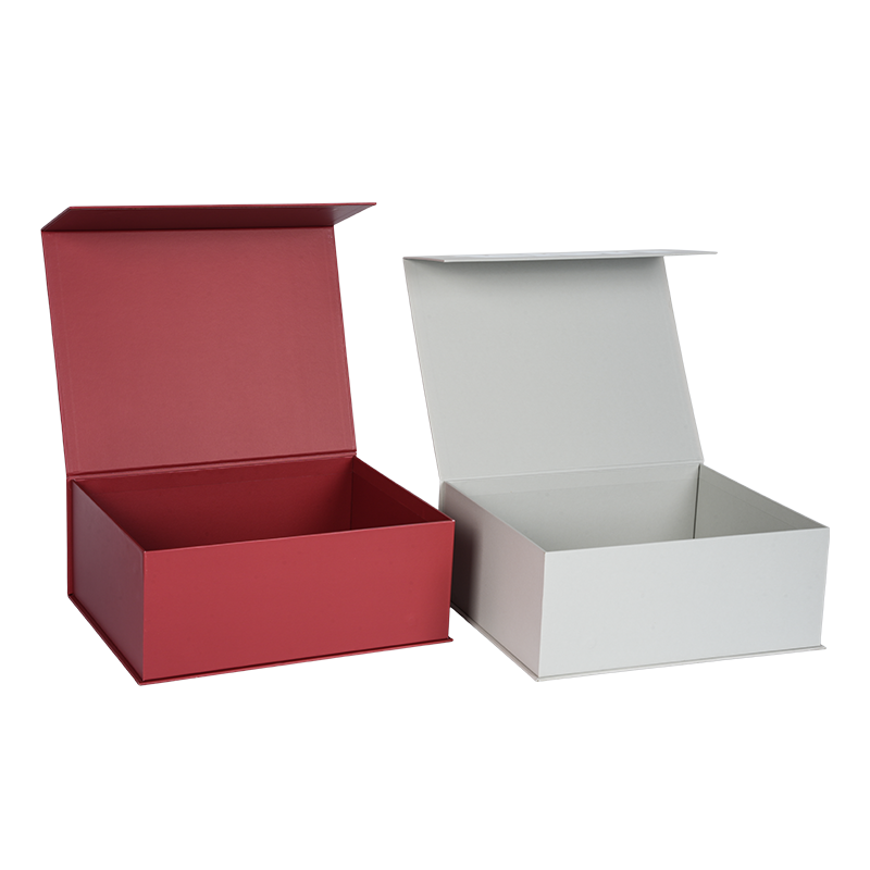 Rigid top and bottom lid garment boxes